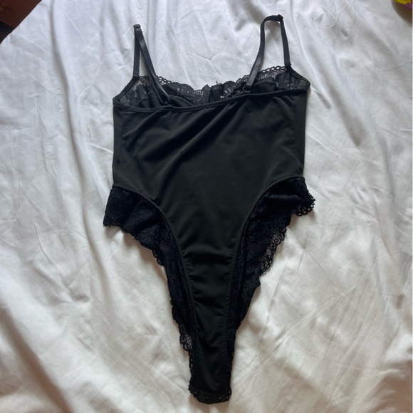 Satin lace trim bodysuit - Picture 4 of 8